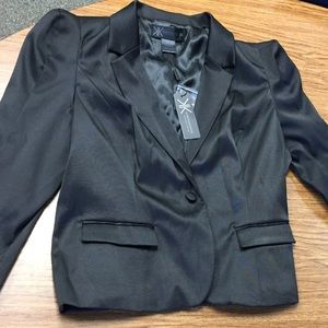 Black cropped Kardashian Kollection. Size XL